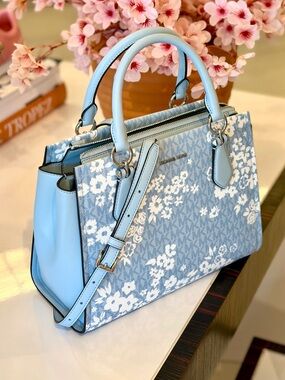 MICHAEL KORS  Marilyn Medium Printed Signature Logo Satchel Crossbody